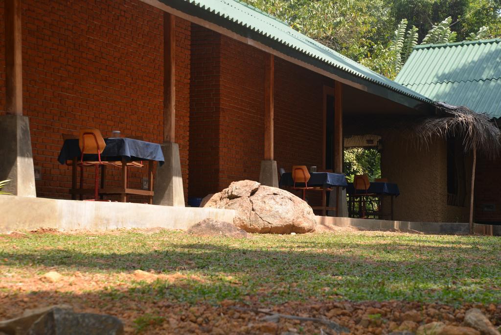 Jungle Beach Hostel Унаватуна Екстериор снимка