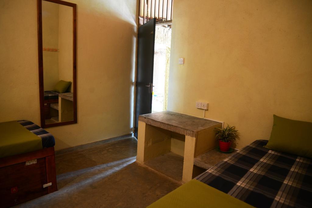 Jungle Beach Hostel Унаватуна Стая снимка