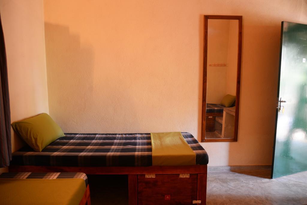 Jungle Beach Hostel Унаватуна Стая снимка