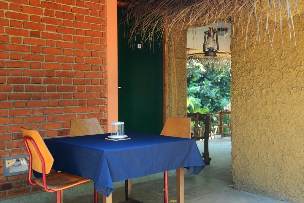 Jungle Beach Hostel Унаватуна Екстериор снимка