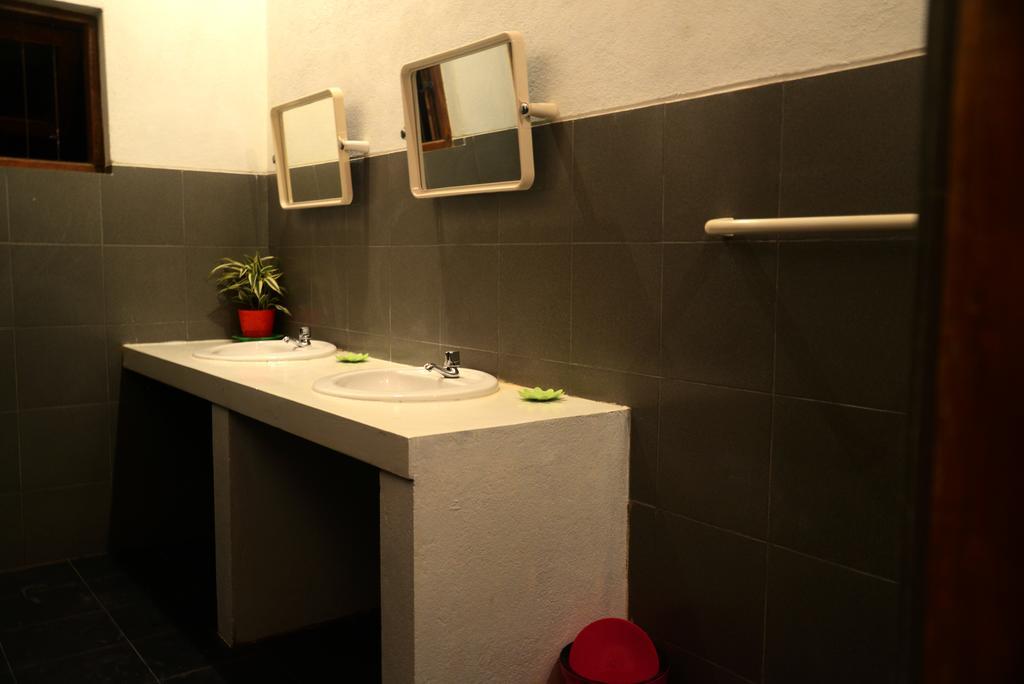 Jungle Beach Hostel Унаватуна Екстериор снимка
