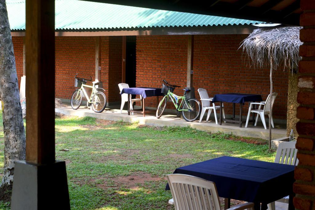 Jungle Beach Hostel Унаватуна Екстериор снимка