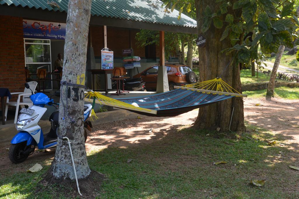 Jungle Beach Hostel Унаватуна Екстериор снимка